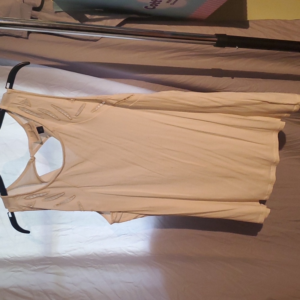Xl cream universal thread shirt